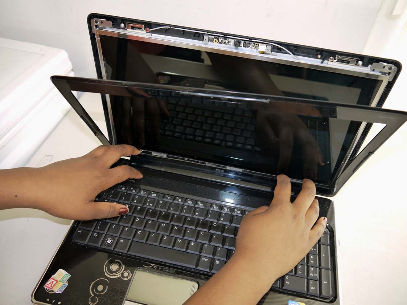 Замена экрана ноутбука HP в Туле